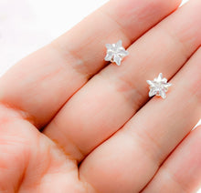 Cargar imagen en el visor de la galería, Aretes Plata Circón Estrella 7 mm
