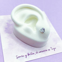 Cargar imagen en el visor de la galería, Aretes Plata Circón Corazón 6 mm
