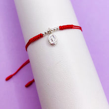 Cargar imagen en el visor de la galería, Pulsera Plata Virgen Milagrosa Roja
