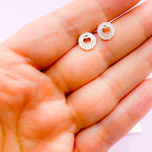 Cargar imagen en el visor de la galería, Aretes Plata Corazón Cierre de Seguridad
