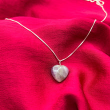 Cargar imagen en el visor de la galería, Dije Plata Corazón Amatista
