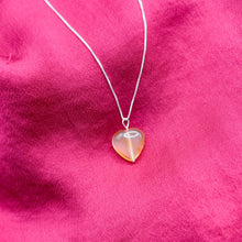 Cargar imagen en el visor de la galería, Dije Plata Corazón Ágata Amarilla
