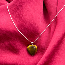 Cargar imagen en el visor de la galería, Dije Plata Corazón Ojo de Tigre
