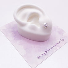 Cargar imagen en el visor de la galería, Aretes Plata Circón Estrella 7 mm
